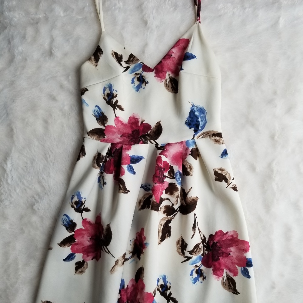 Soprano Floral White Dress
